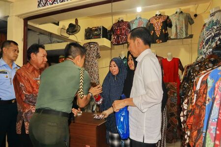 Pekalongan,Central Java/Indonesia - November â22th â2018 : Indonesian president Joko Widodo shopping for batikのeditorial素材