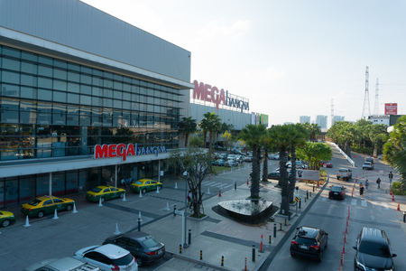 Smut Prakan , Thailand - January 03,2018 : Unidentified peoples are walking front shop of IKEA Bangkok Store in Mega Bangna, Samut Prakan, Thailand. Ikea is the world's largest furniture retailer store.Ikea is a slef service furniture storeのeditorial素材
