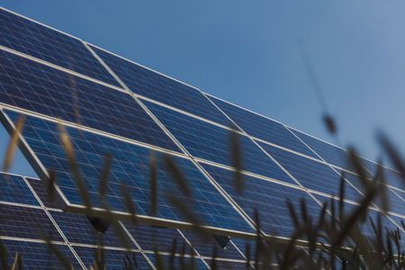 Solar panel, alternative electricity source - concept of sustainable resources, And this is a new system that can generate electricity more than the original, This's the sun tracking systems.の写真素材