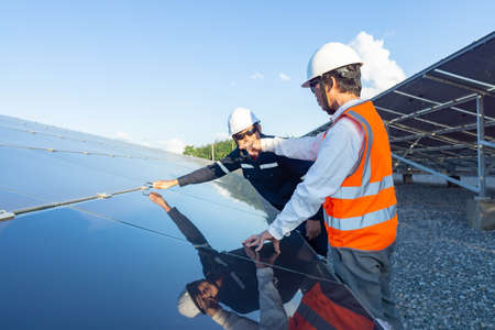 Technicians use the hex screwdriver to fix the hex nut for fixing newly installed solar panels, Alternative energy to conserve the world's energy, Photovoltaic module idea for clean energy production.の写真素材