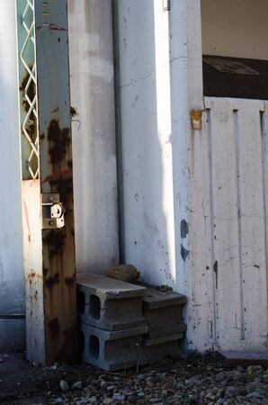 Corner blocks