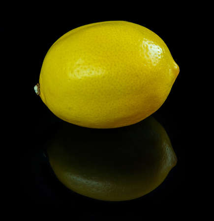 Lemons on reflective black studio backgroundの写真素材