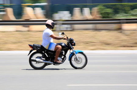 salvador, bahia, brazil - december 30, 2020: motocilcista is seen riding a motorcycle in the city of Salvador. *** Local Caption ***のeditorial素材