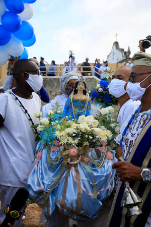 salvador, bahia, brazil - february 2, 2021: members of the Candomble religion are seen during an offering delivery to the orisha Yemanja on the Rio Vermelho beach in the city of Salvador.のeditorial素材