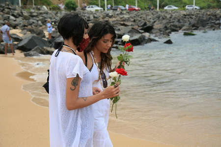 salvador, bahia, brazil - february 2, 2021: members of the Candomble religion are seen during an offering delivery to the orisha Yemanja on the Rio Vermelho beach in the city of Salvador.のeditorial素材
