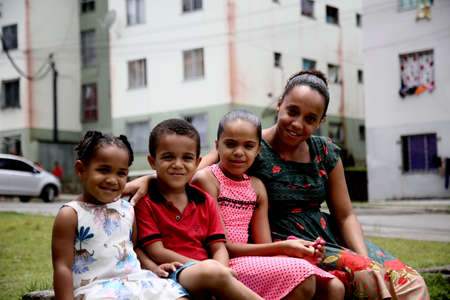 mata de sao joao, bahia, brazil - october 1, 2020: a mother and her three children are seen in a popular condominium under construction by the federal government in the city of Mata de Sao Joao.のeditorial素材
