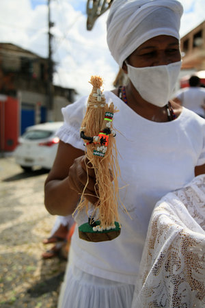 salvador, bahia, brazil - january 31, 2021: adherents of Candomble are seen during a sacred bath with popcorn in a religious ritual in reference to the orixa Omolu in the city of Salvador. *** Local Caption ***のeditorial素材