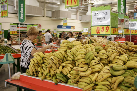 eunapolis, bahia / brazil - august 10, 2009: Customers shop at Atacadao supermarket in the city of Eunapolis.のeditorial素材