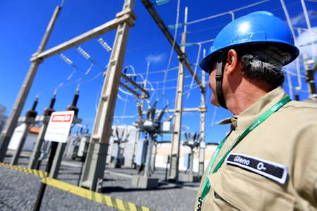 lauro de freitas, bahia / brazil - august 10, 2016: technician observes wiring in a Coelba substation in the Itinga neighborhood in the city of Lauro de Freitas.のeditorial素材
