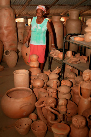 belmonte, bahia / brazil - august 8, 2008: ceramic vases made in the city of Belmonte.のeditorial素材