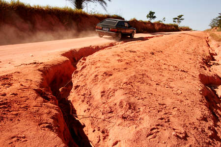 itamaraju, bahia / brazil - august 6, 2008: vehicle travels on a dirt road that connects the municipalities of Itamaraju to Jucurocu in southern Bahia.のeditorial素材