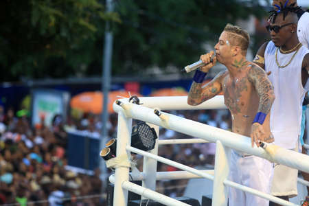 salvador, bahia / brazil - february 8, 2016: the singer Igor Canario is seen during a performance in the Campo Grande neighborhood during the Carnival of the city of Salvador.のeditorial素材
