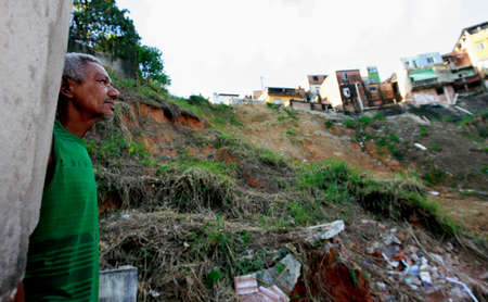 salvador, bahia / brazil - september 15, 2015: View of the hillside in the Morro do Marotinho community, in the Bom Jua neighborhood in the city of Salvador. On site 4 people died in a landslide.のeditorial素材