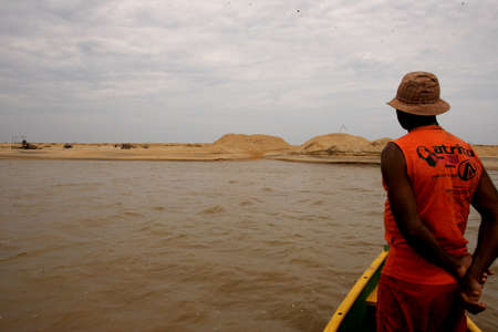 belmonte, bahia / brazil - december 9, 2010: sandbar is seen at the mouth of the Jequitinhonha river preventing the passage of fishing boats.のeditorial素材