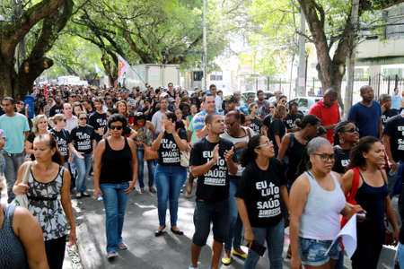 salvador, bahia / brazil - june 15, 2015: Manifestation of health servants of the city of Salvador. The striking group seeks salary improvements for the category.のeditorial素材