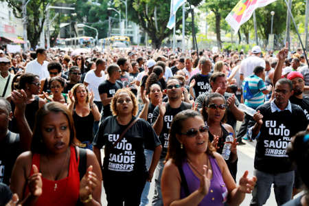 salvador, bahia / brazil - june 15, 2015: Manifestation of health servants of the city of Salvador. The striking group seeks salary improvements for the category.のeditorial素材