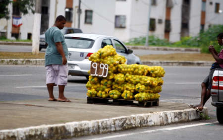 salvador, bahia / brazil - july 7, 2015: Sale of oranges on Luiz Eduardo Magalhaes Avenue in the city of Salvador.のeditorial素材