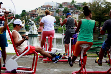 salvador, bahia / brazil - september 1, 2015: people are seen practicing physical activity at outdoor gym on Itororo Dike in Salvador.のeditorial素材