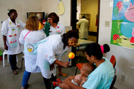 salvador, bahia / brazil - april 23, 2015: Viver Bem group storytellers give presentation to children admitted to pediatrics at the State General Hospital in Salvador.のeditorial素材