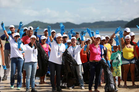 salvador, bahia, brazil - june 5, 2015: social action with volunteers cleaning the beach of Sao Tome de Paripe in the city of Salvador.のeditorial素材