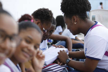 santo antonio de jesus, bahia, brazil - august 7, 2019: Students are seen in the courtyard of the public school in the city of Santo Antonio de Jesus.のeditorial素材