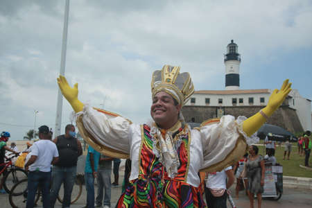 salvador, bahia, brazil - november 21, 2021: Rei Momo, Carnival character is seen during a protest for approval of Salvador Carnival.のeditorial素材