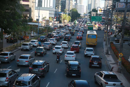 salvador, bahia, brazil - february 8, 2022: vehicles in traffic jam on Avenida Tacredo Neves in the city of Salvador.のeditorial素材
