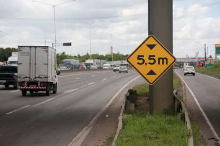 salvador, bahia, brazil - april 11, 2022: traffic sign indicates maximum height limit of 5 meters...