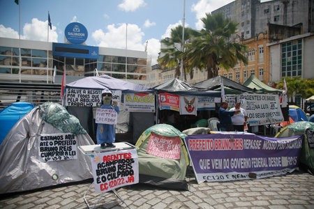 salvador, bahia, brazil - september 13, 2022: protest by civil servants of the city hall of Salvador.のeditorial素材