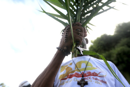 salvador, bahia, brazil - april 2, 2023: Catholics celebrate Palm Sunday, the date marked by the entry of Jesus Christ into Jesusalem.のeditorial素材