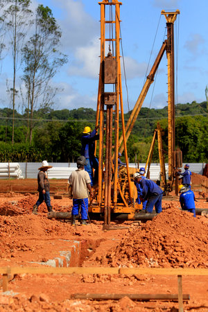 ilheus, bahia, brazil - may 24, 2022: Workers during construction of the Polyclinic in the city of Ilheus, in southern Bahia.のeditorial素材