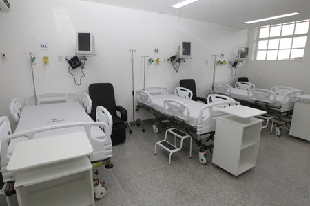 itaberaba, bahia, brazil - june 2, 2023: bed in a ward of a hospital with public care through the unified health system in the city of Itaberabaのeditorial素材