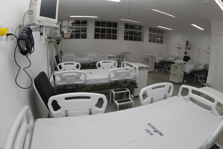 itaberaba, bahia, brazil - june 2, 2023: bed in a ward of a hospital with public care through the unified health system in the city of Itaberabaのeditorial素材