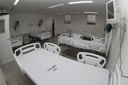 itaberaba, bahia, brazil - june 2, 2023: bed in a ward of a hospital with public care through the unified health system in the city of Itaberabaのeditorial素材