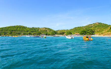PATTAYA, THAILAND - DECEMBER 29 : Beautiful beach with motor boat at Larn island on December 29, 2014 in Larn island, Pattaya,  Thailandのeditorial素材