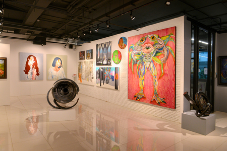 BANGKOK - NOVEMBER 28: Thai Contemporary Art Exhibition on November 28, 2014 at Hof Art Gallery, Bangkok, Thailand.のeditorial素材