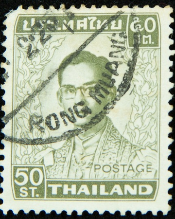 A stamp printed in Thailand shows portrait of Bhumibol Adulyadej Rama IX of Thailandのeditorial素材