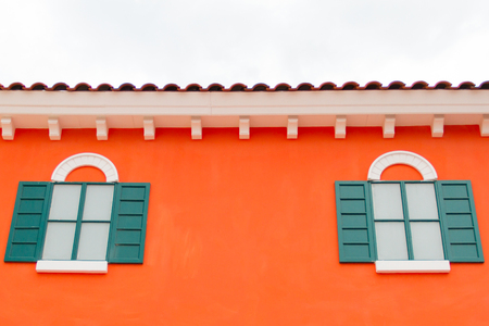 Green window on orange wallの写真素材