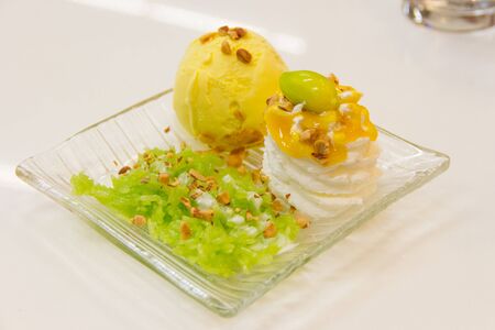 Mango ice cream And glutinous rice