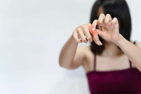 Women have pain in their knuckles, the cause may be arthritis.の写真素材