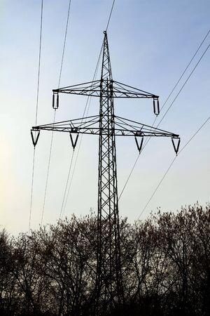High pylon for power