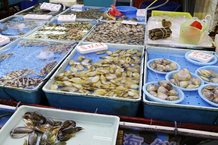 HONG KONG- March 12, 2019 â crowded Chun Yeung Street Wet Market tram line and shops and stalls selling vegetable, meat, fish, fruits etc.のeditorial素材
