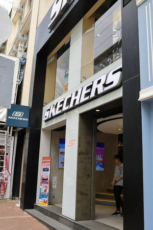 CAUSEWAY BAY, HONG KONG â March 14, 2019: Busy streets in Causeway Bay, Hong Kong, which is a major shopping district. Skechers show roomのeditorial素材