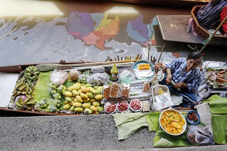 BANGKOK, THAILAND â May 03, 2019: Damnoen Saduak Floating Market is a floating market in Damnoen Saduak District, Ratchaburi Province, about 100 kilometers southwest of Bangkok.のeditorial素材