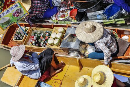 BANGKOK, THAILAND â May 03, 2019: Damnoen Saduak Floating Market is a floating market in Damnoen Saduak District, Ratchaburi Province, about 100 kilometers southwest of Bangkok.のeditorial素材
