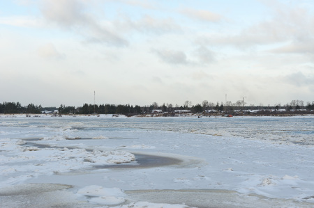 Freezing's on the river Vychegda in late November.の写真素材