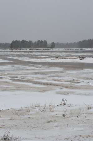 Freezing's on the river Vychegda in late November.の写真素材