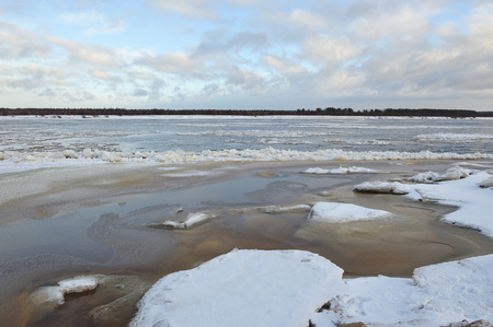 Freezing's on the river Vychegda in late November.の写真素材