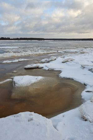 Freezing's on the river Vychegda in late November.の写真素材