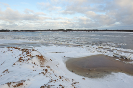 Freezing's on the river Vychegda in late November.の写真素材